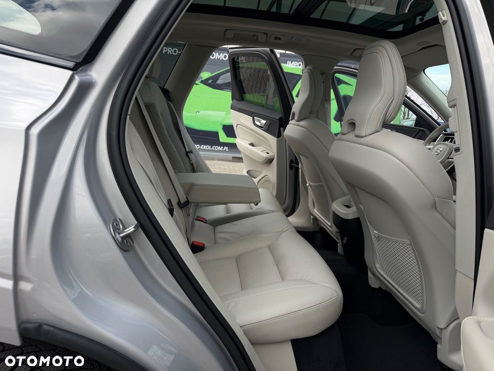 Volvo XC 60 B4 D Plus Dark - 37