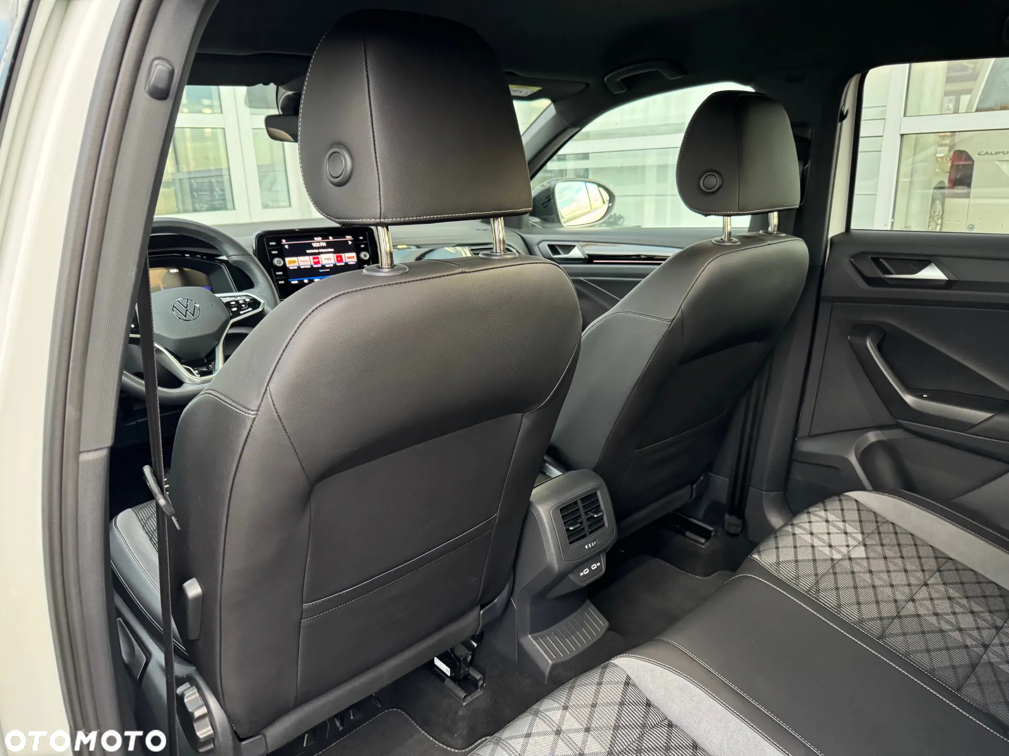 Volkswagen T-Roc 1.5 TSI R-Line DSG - 11