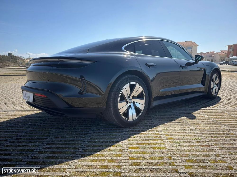 Porsche Taycan 4 - 8