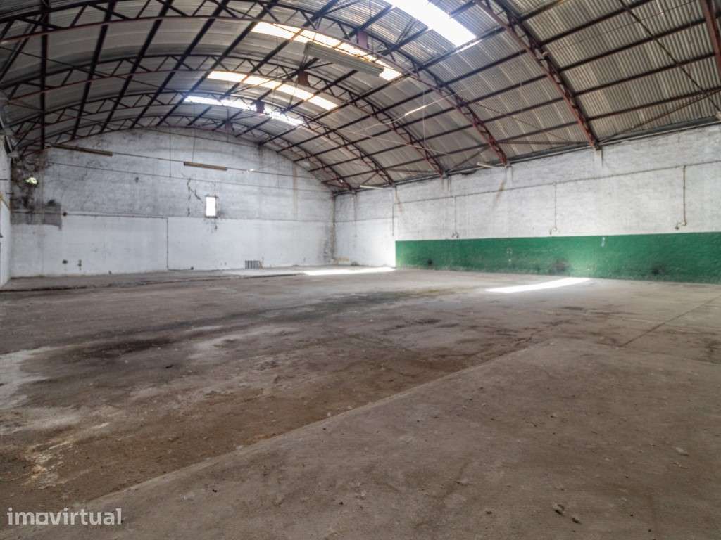Dois armazéns na zona industrial de Eiras - Grande imagem: 2/14