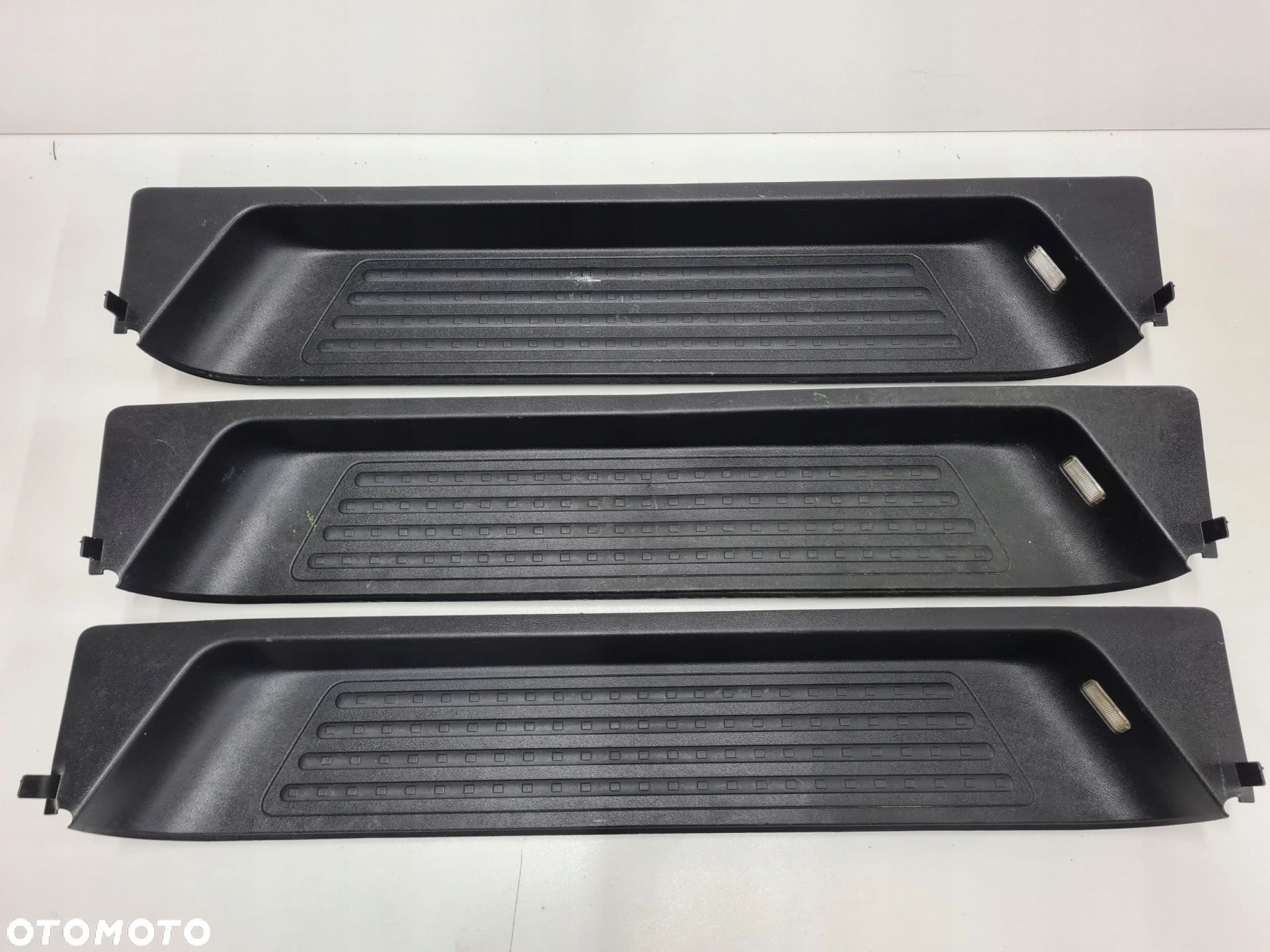 VW T6 CARAVELLE stopień próg drzwi przesuwnych LEWY 7E5863725 - 1