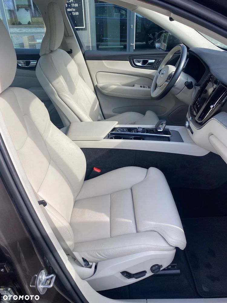 Volvo XC 60 T6 Plug-In Hybrid AWD Plus Bright - 7