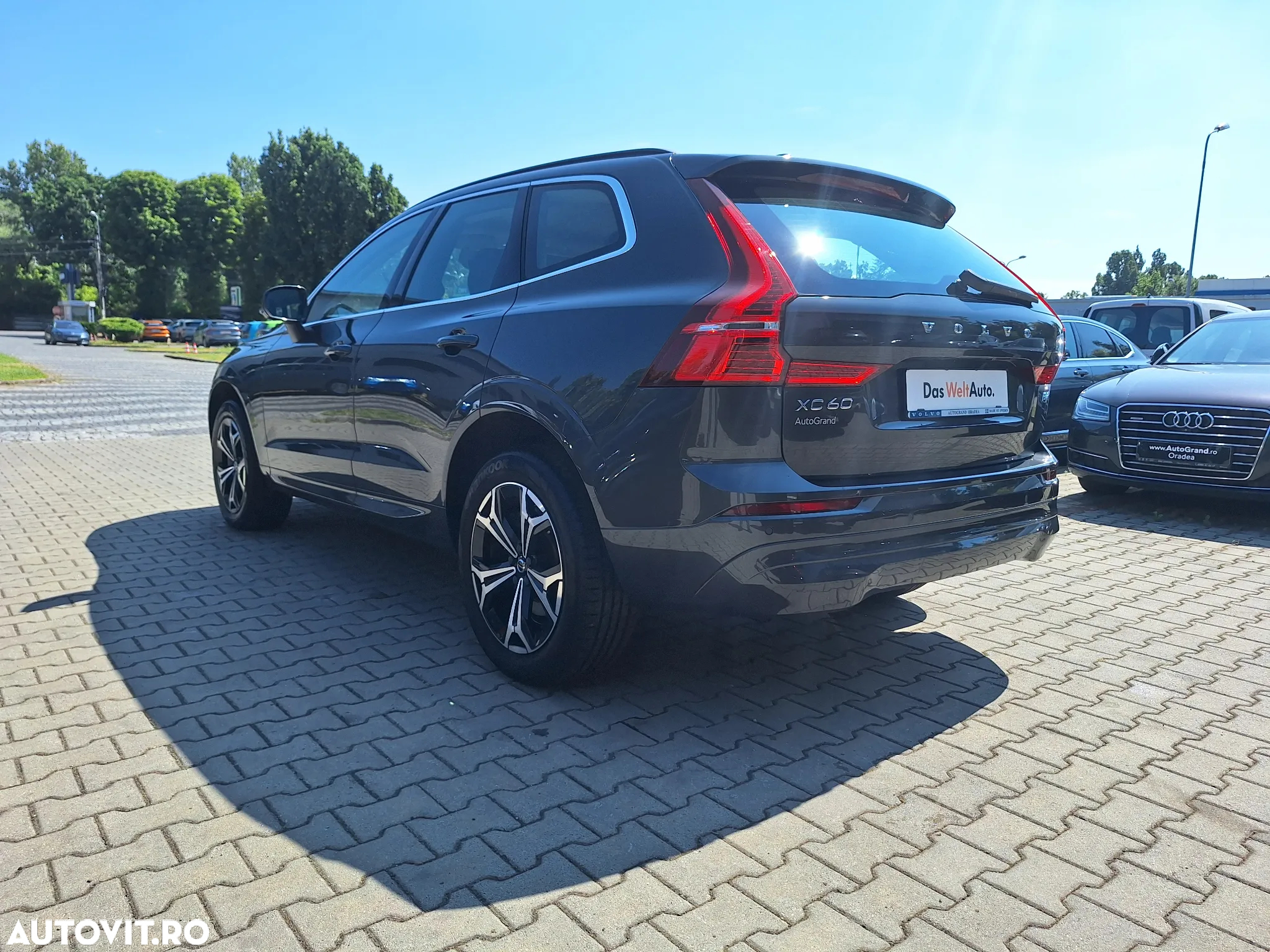 Volvo XC 60 B4 MHEV AWD Momentum Pro - 11