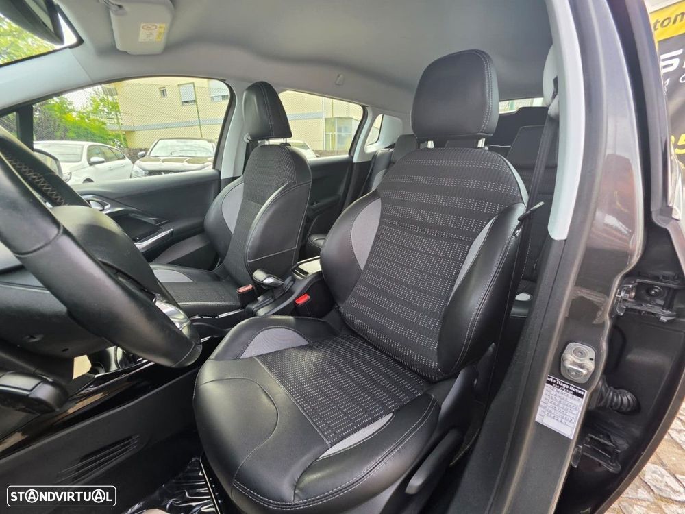 Peugeot 2008 1.2 PureTech Allure EAT6 - 11