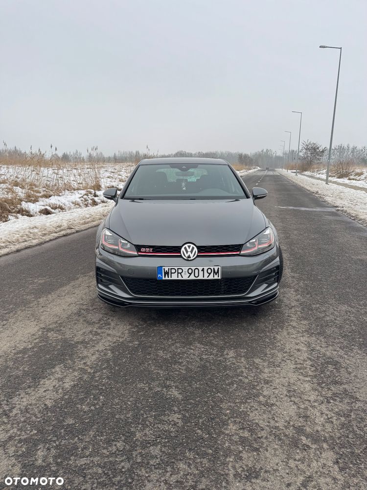 Volkswagen Golf - 2