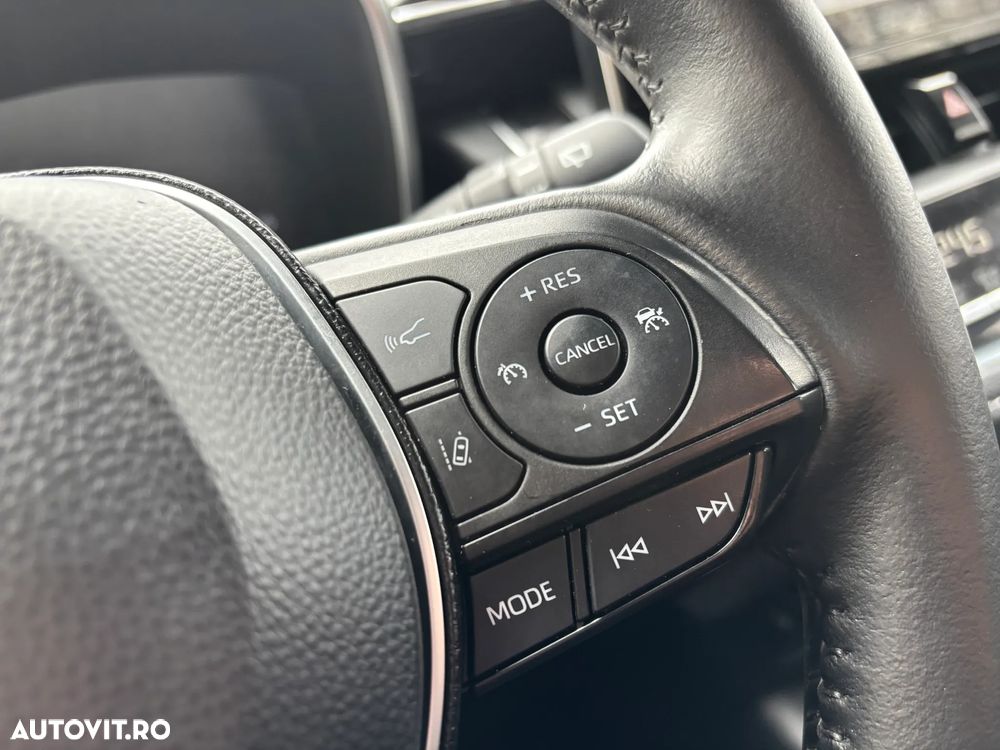 Toyota Corolla 1.8 HSD Business - 22