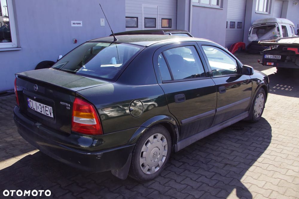 Auto na części - Opel Astra G II 1.6 8V 84 KM Z16SE F13 42U 2001R Silnik Skrzynia Drzwi Maska Zderzak Błotnik Klapa Lusterko Lampa Klamka Szyba Deska Kokpit Sterownik Moduł Czujnik Licznik Panel Kierownica - 4