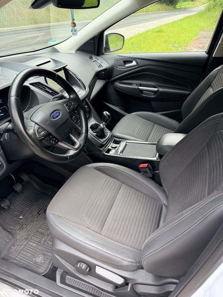 Ford Kuga 2.0 TDCi 2x4 Titanium - 24