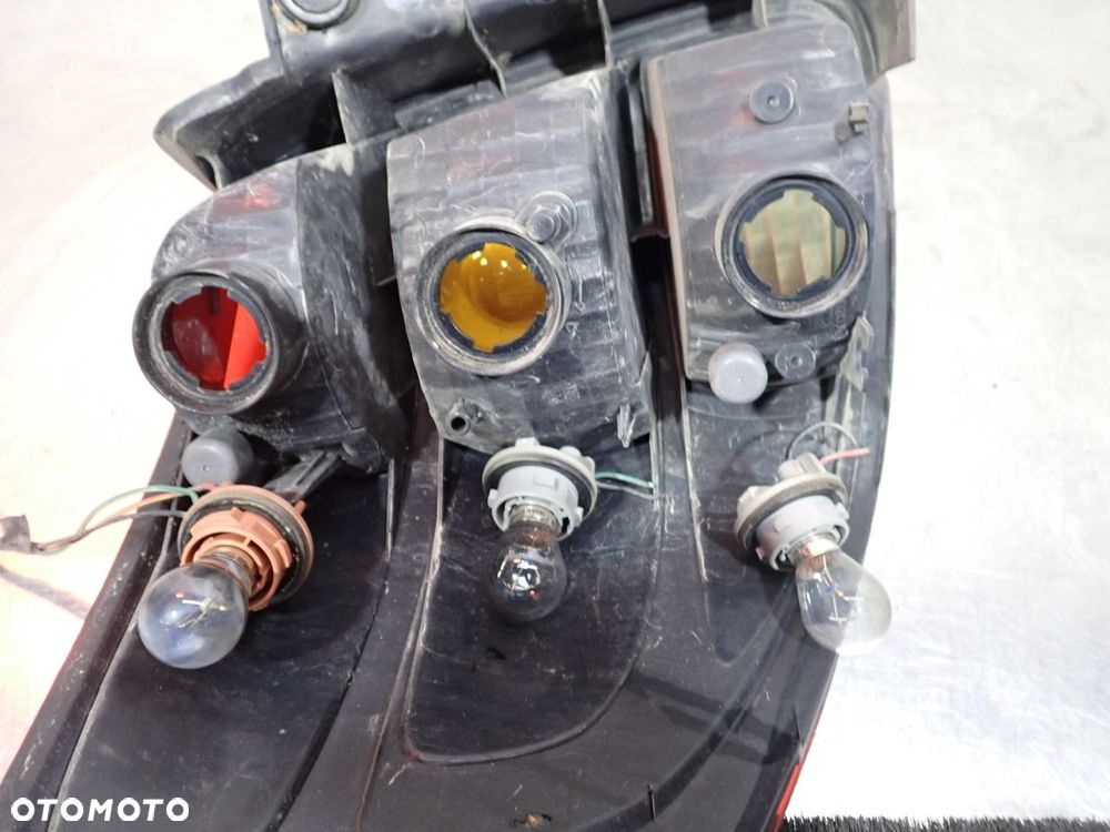 LAMPA PRAWA TYLNA SUZUKI SX4 1.6 - 9