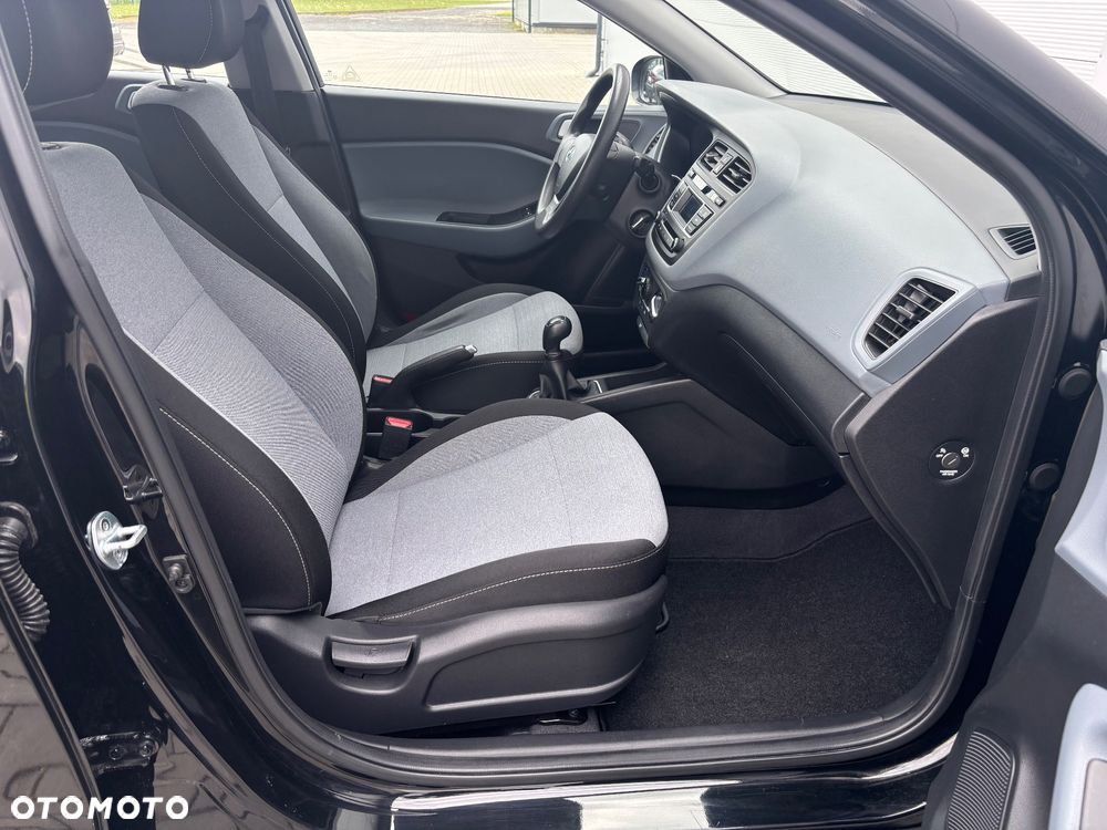 Hyundai i20 blue 1.2 Classic - 32