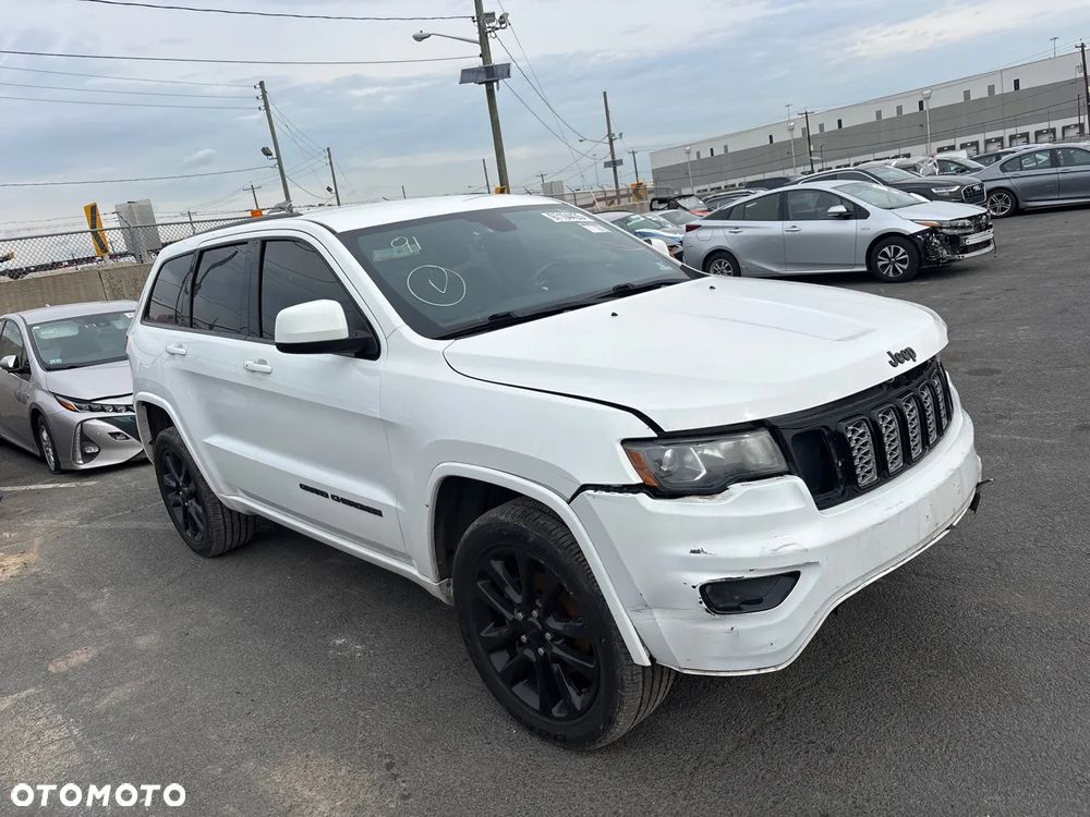 Jeep Grand Cherokee - 22