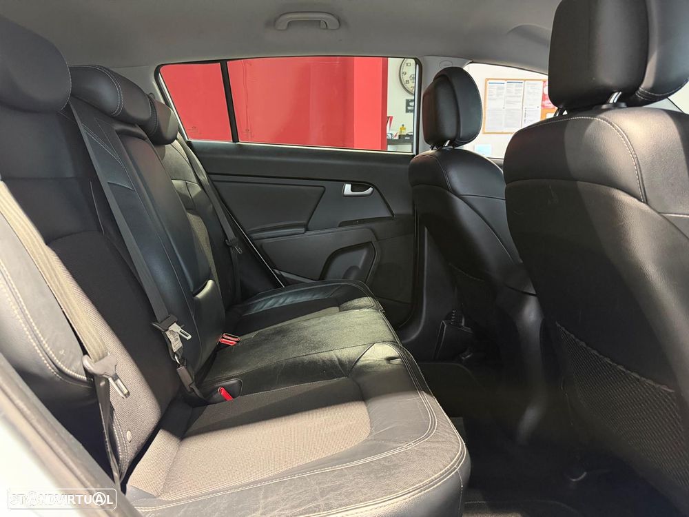 Kia Sportage 1.7 CRDI ISG More Edition - 11