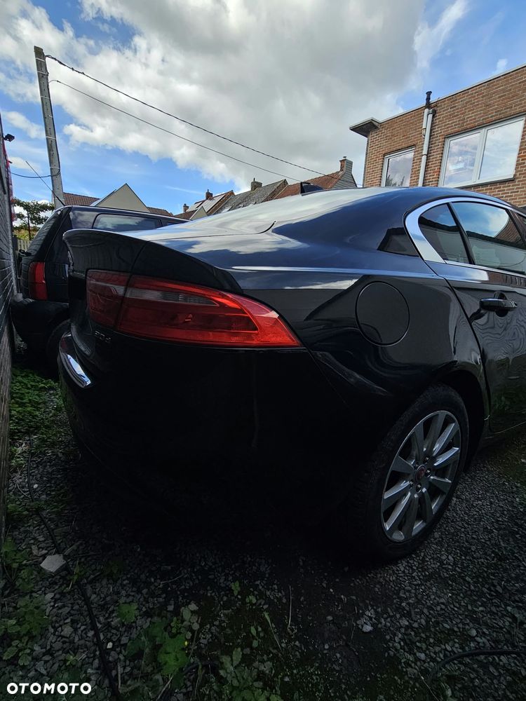 Jaguar XE - 3