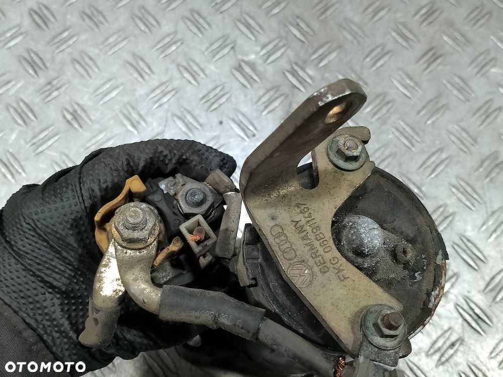 POMPA WSPOMAGANIA VW PASSAT B5 FL 0001107073   06B911023 2.0 - 5