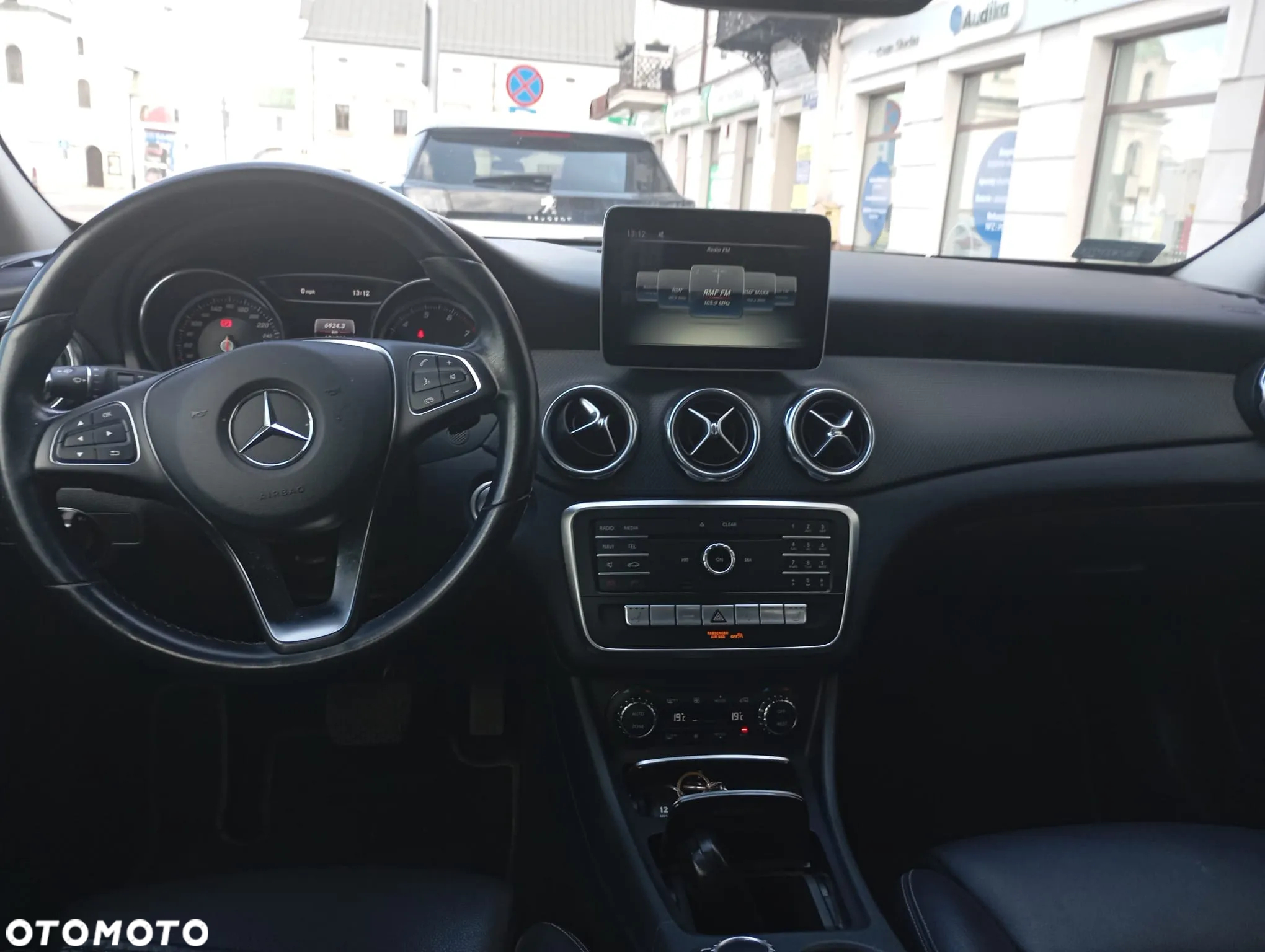 Mercedes-Benz GLA 200 7G-DCT - 11