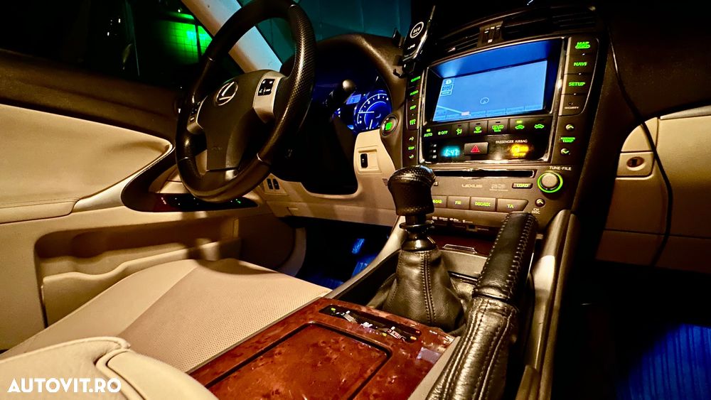 Lexus Seria IS 220d Luxury - 15