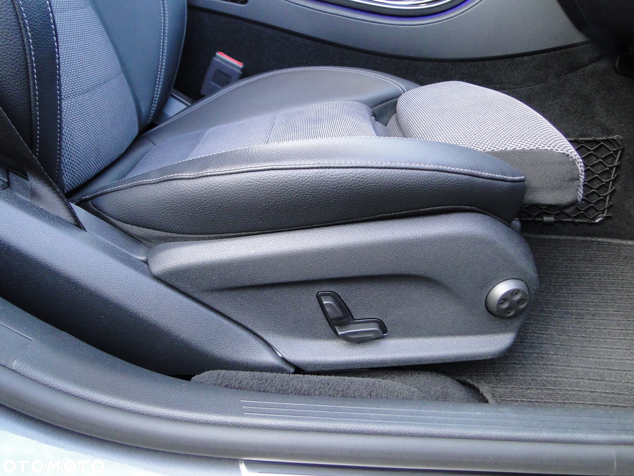 Mercedes-Benz Klasa E 250 9G-TRONIC Avantgarde - 20