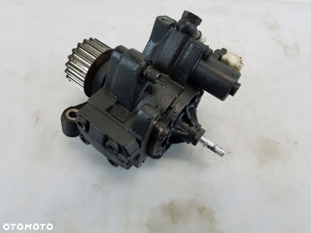 pompa wtryskowa mercedes-benz b-klasa w246 1.5 cdi 167008557r - 2