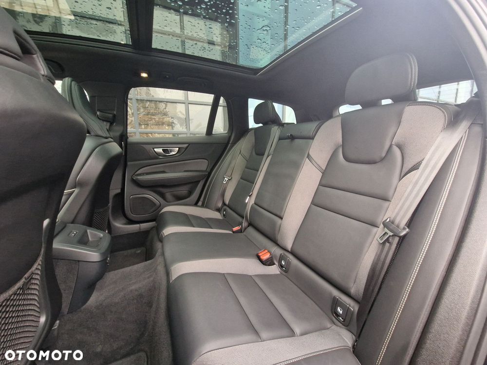 Volvo V60 Cross Country - 15