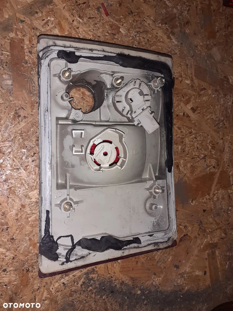 LAMPA TYLNA TYŁ PRAWY PRAWA AUDI 80 B4 - 2