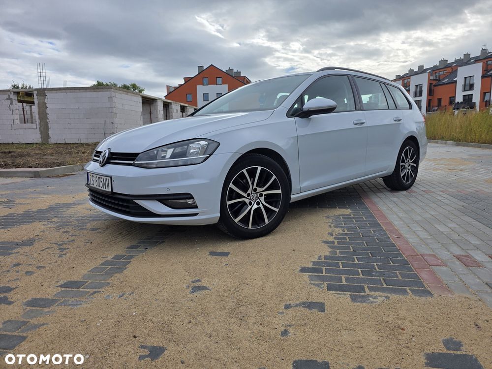 Volkswagen Golf - 6