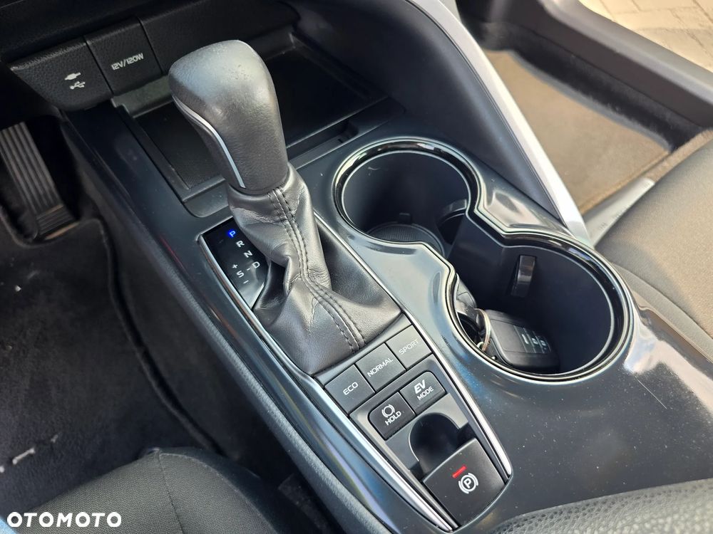 Toyota Camry - 33