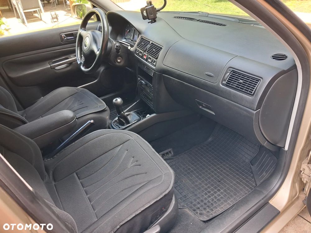 Volkswagen Golf - 21