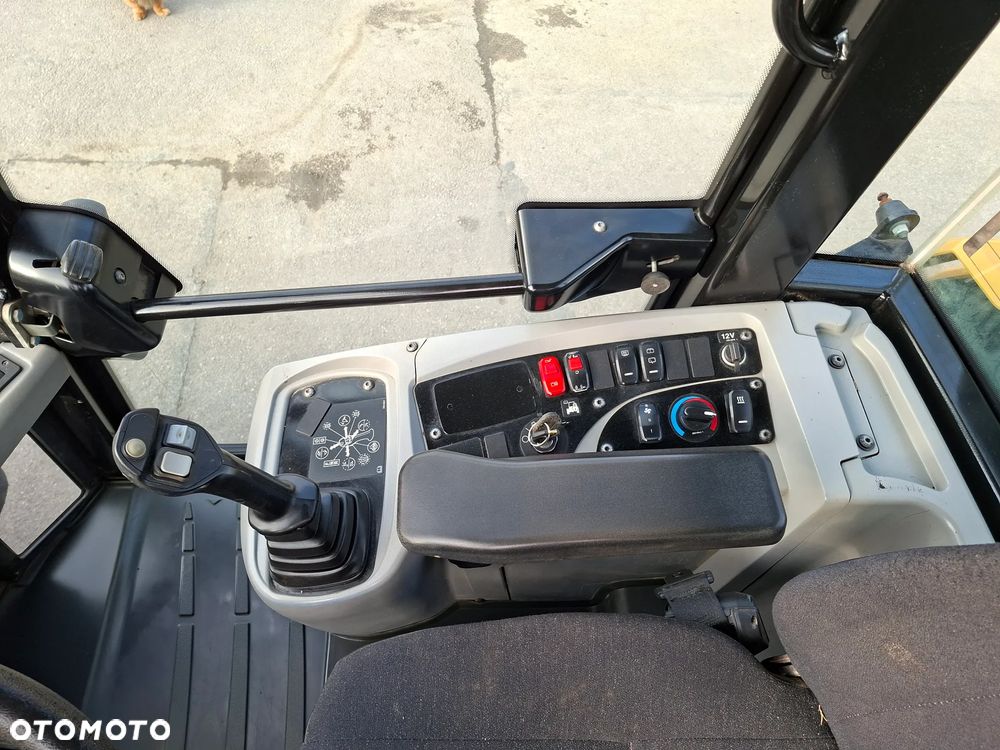 Caterpillar CAT 906 M - 33