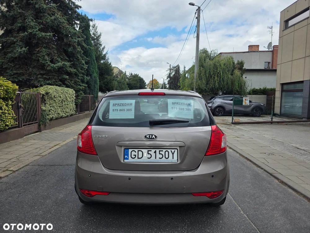 Kia Ceed 2010 photo 4