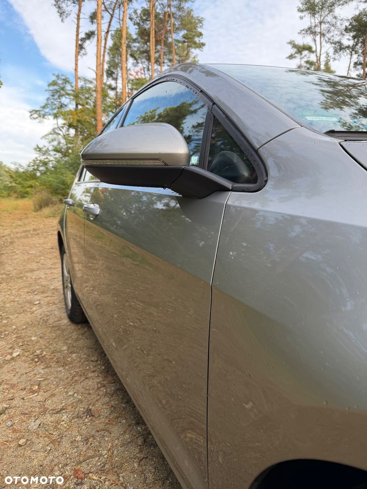 Volkswagen Golf - 6