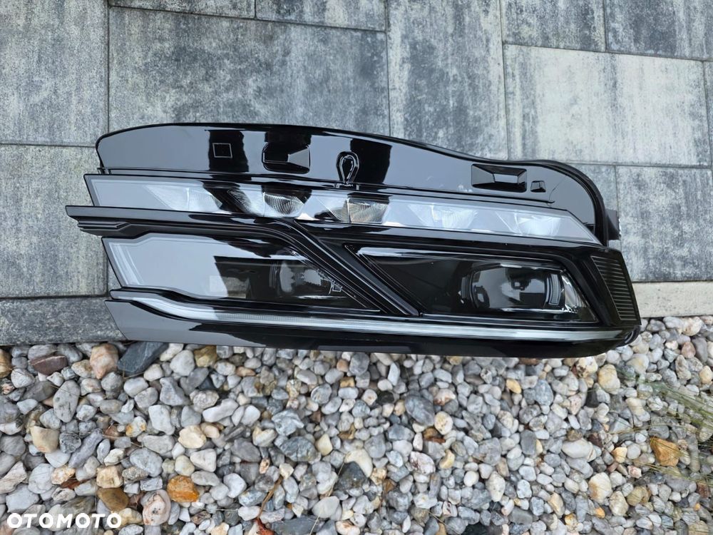 vw touareg iii 3 760 761 r line lampa prawa przód full led matrix black 761941082a - 3