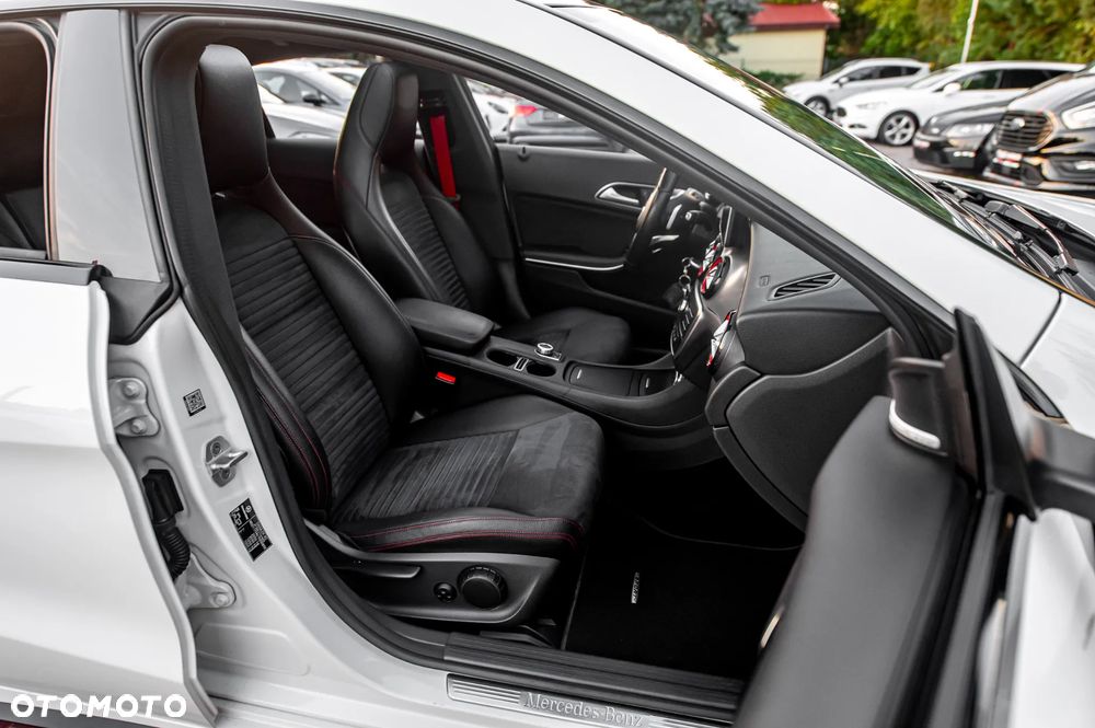 Mercedes-Benz CLA 250 4Matic 7G-DCT Sport - 24