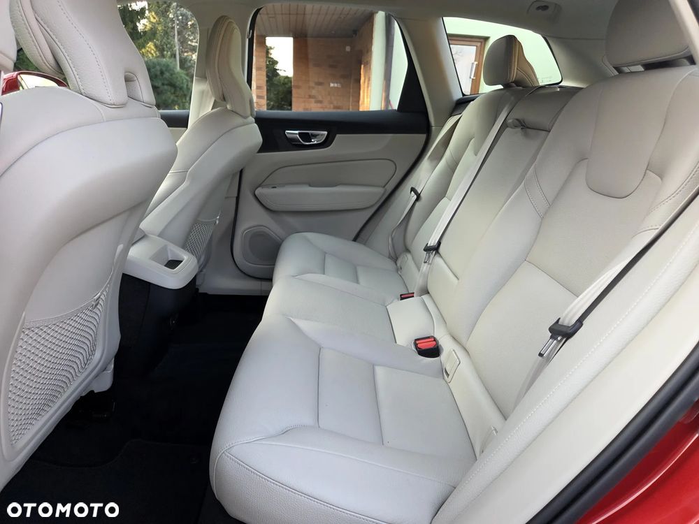 Volvo XC 60 B4 B Geartronic Momentum Pro - 27
