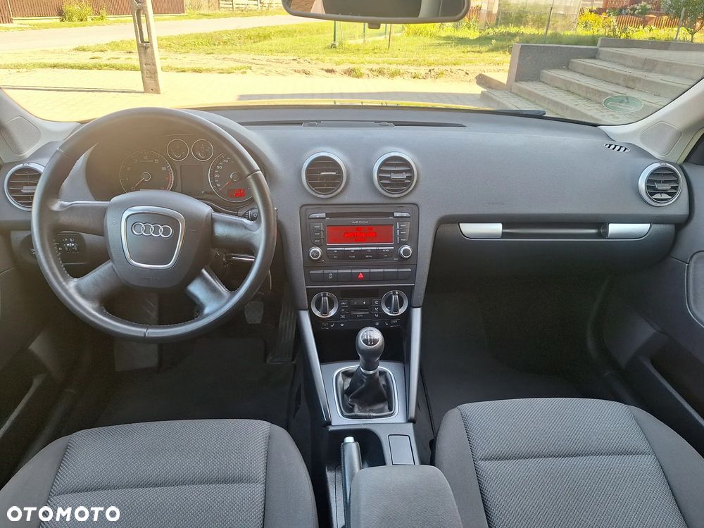 Audi A3 Sportback 1.6 Ambiente - 17