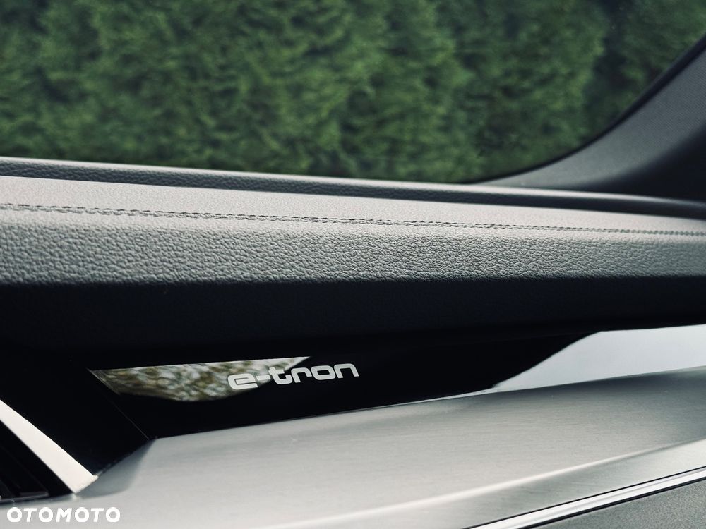Audi Q8 e-tron 55 114kWh Quattro S Line - 22
