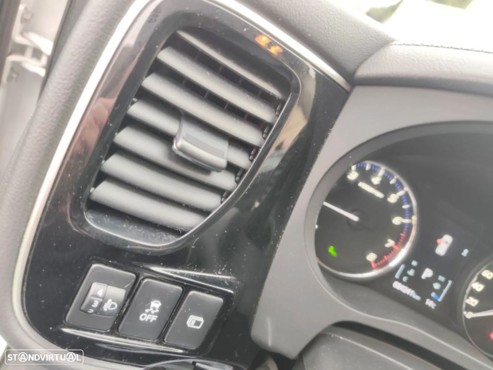 Mitsubishi Outlander - 21