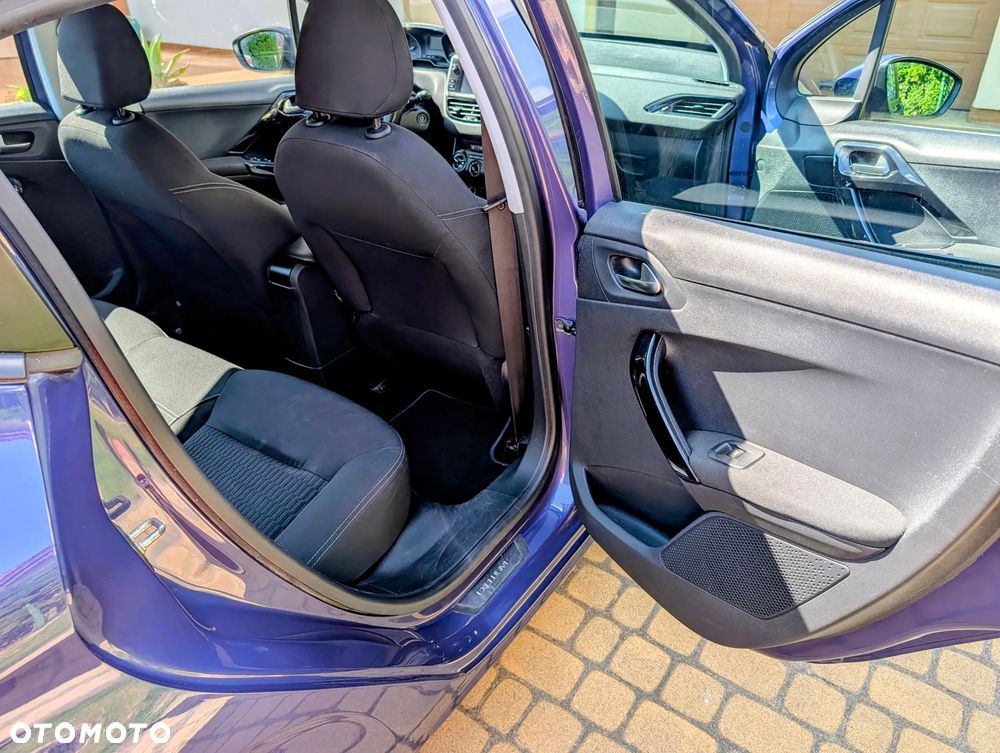 Peugeot 208 - 23