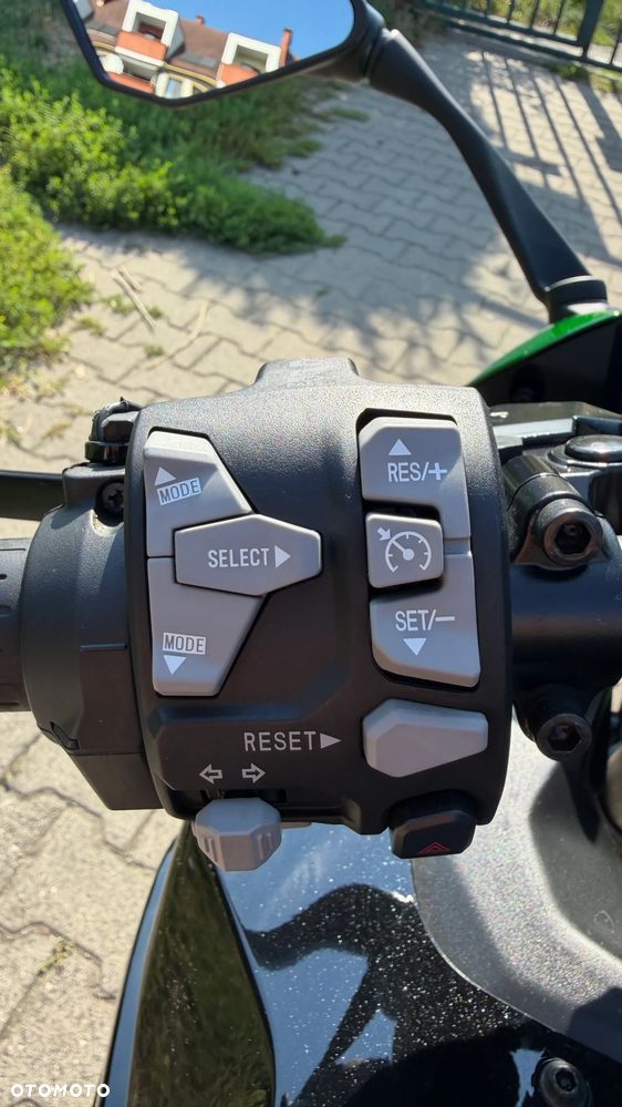 Kawasaki Ninja 1000 SX - 12