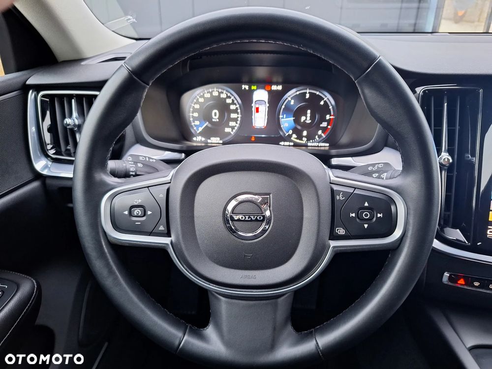 Volvo V60 D4 Momentum Pro - 30