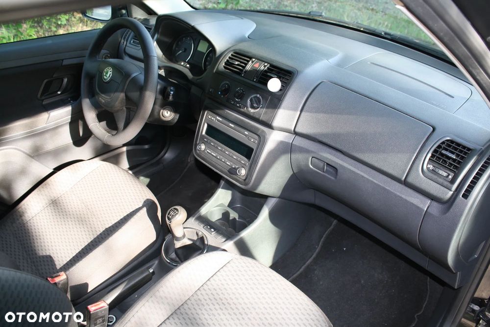 Skoda Fabia 1.2 HTP Elegance - 25