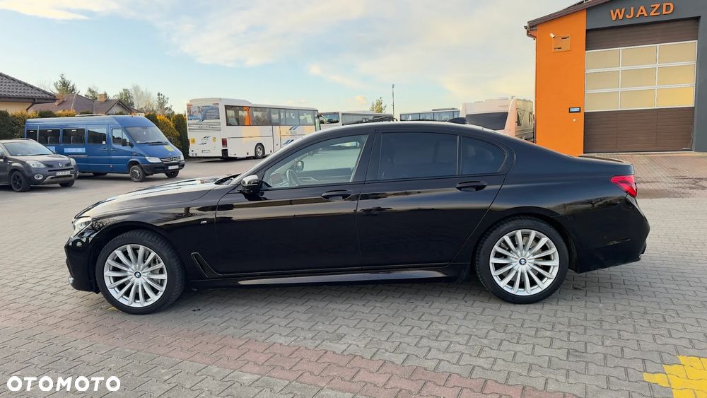 BMW Seria 7 750i xDrive - 15