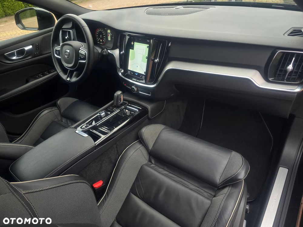 Volvo V60 T6 AWD Plug-In Hybrid Ultra Dark - 14