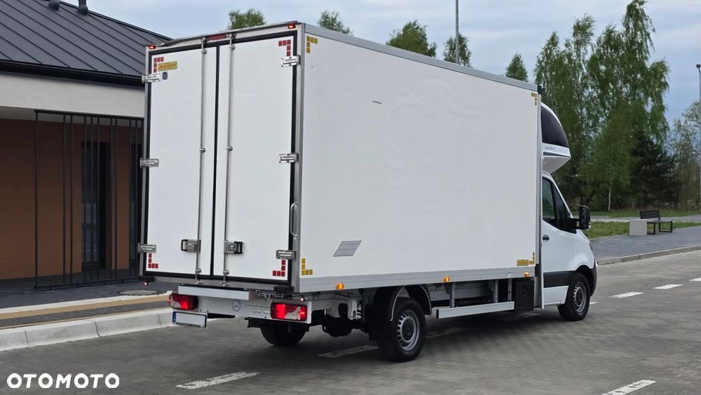 Mercedes-Benz SPRINTER 319 CDI 907 MAXI ❗️❗️ / AUTOMAT / ŁOPATKI / PODUSZKI PNEUMATYCZNE / KONTENER 10EP JEGGER / FULL OPCJA  / LEDY / XENON / WEBASTO / KONTENER MEBLOWY / RAMA / LAWETA / SALON POLSKA ❗❗ - 3