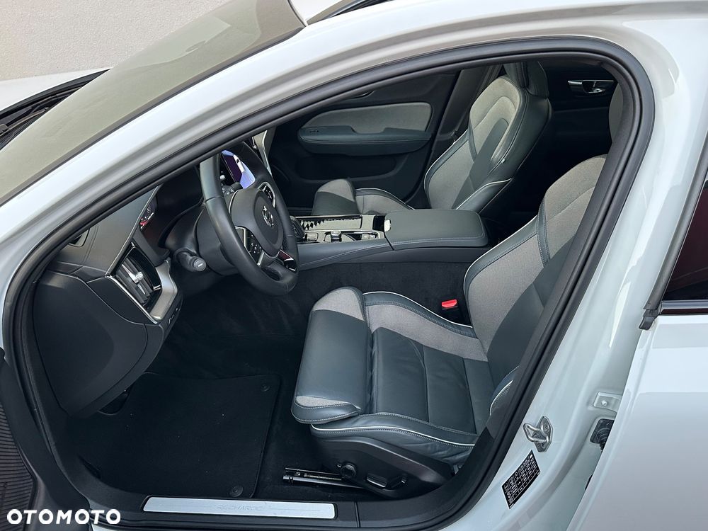 Volvo V60 T6 AWD Recharge Geartronic RDesign - 24