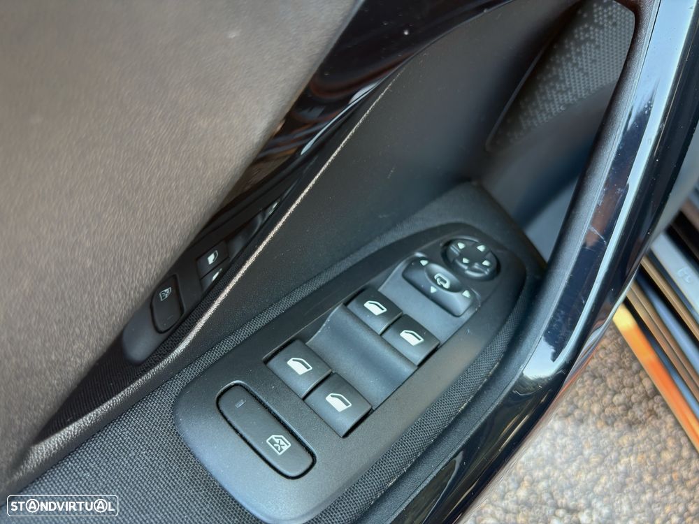Peugeot 208 1.5 BlueHDi Signature - 27