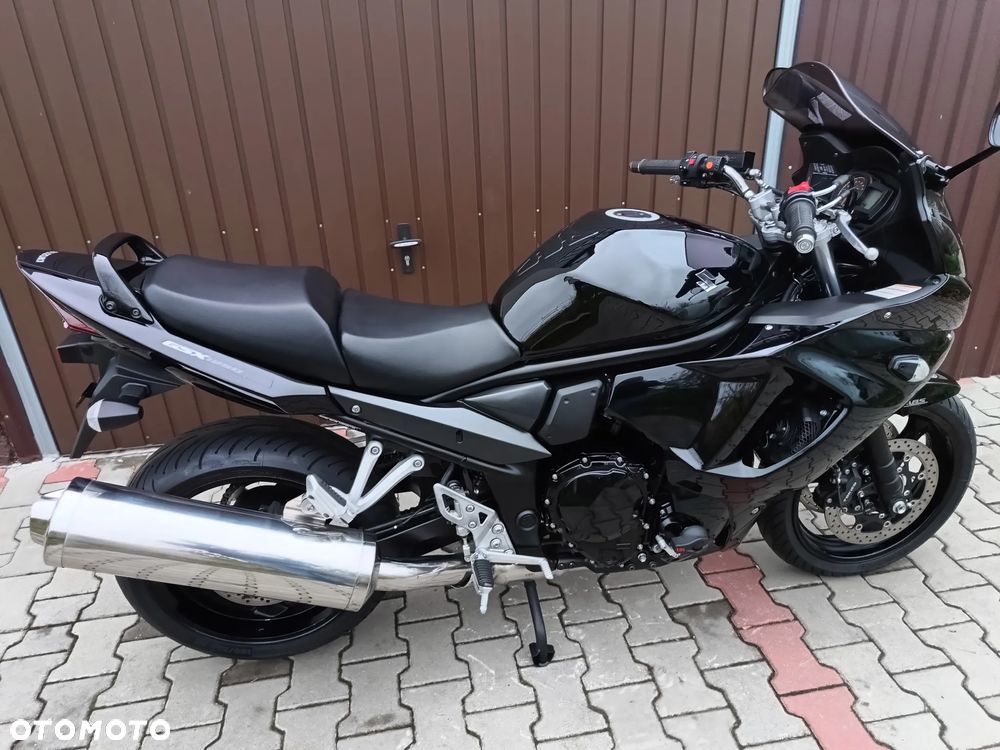Suzuki GSX - 6