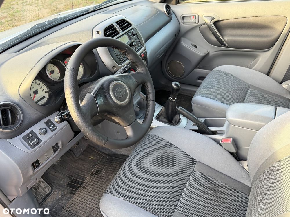 Toyota RAV4 - 8