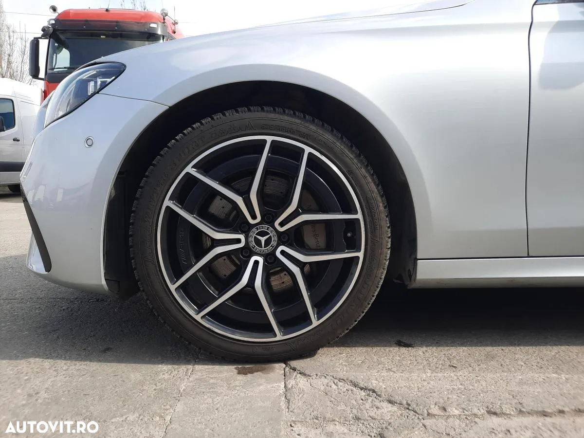 Mercedes-Benz E - 22