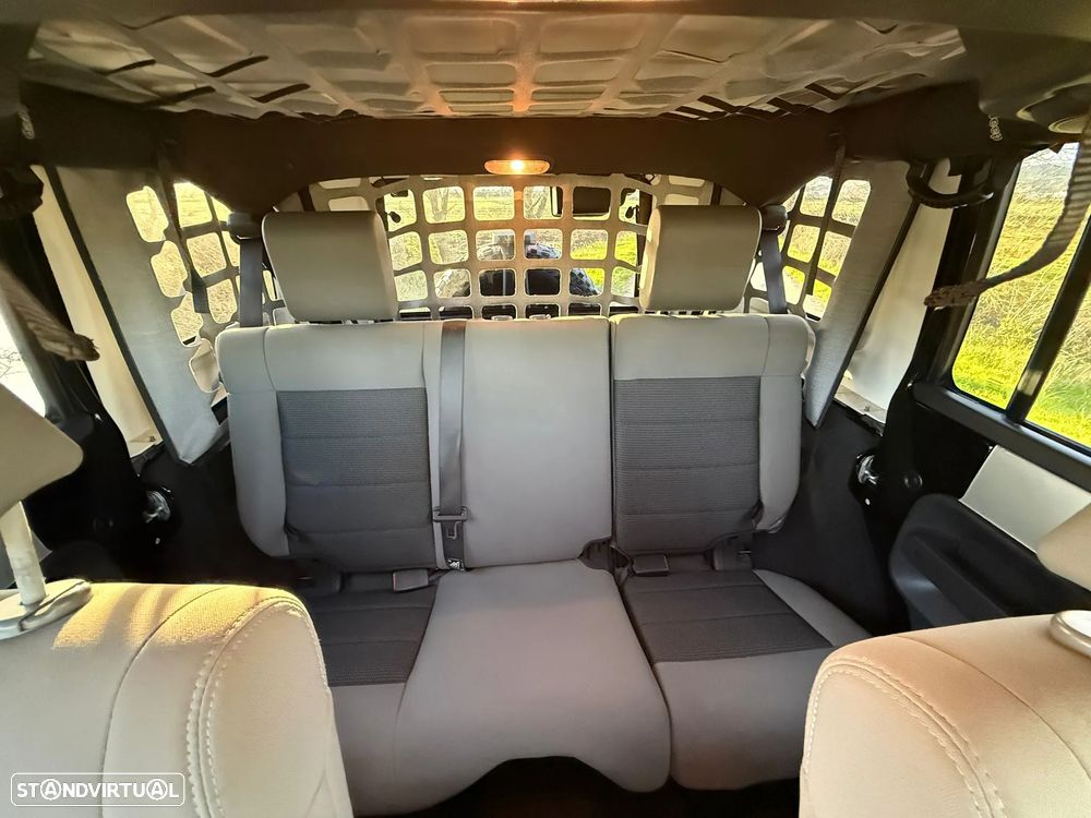 Jeep Wrangler 2.8 CRD DPF Auto Sahara - 10