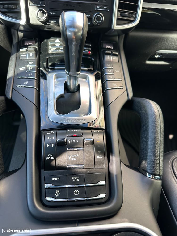 Porsche Cayenne Platinum Edition - 9